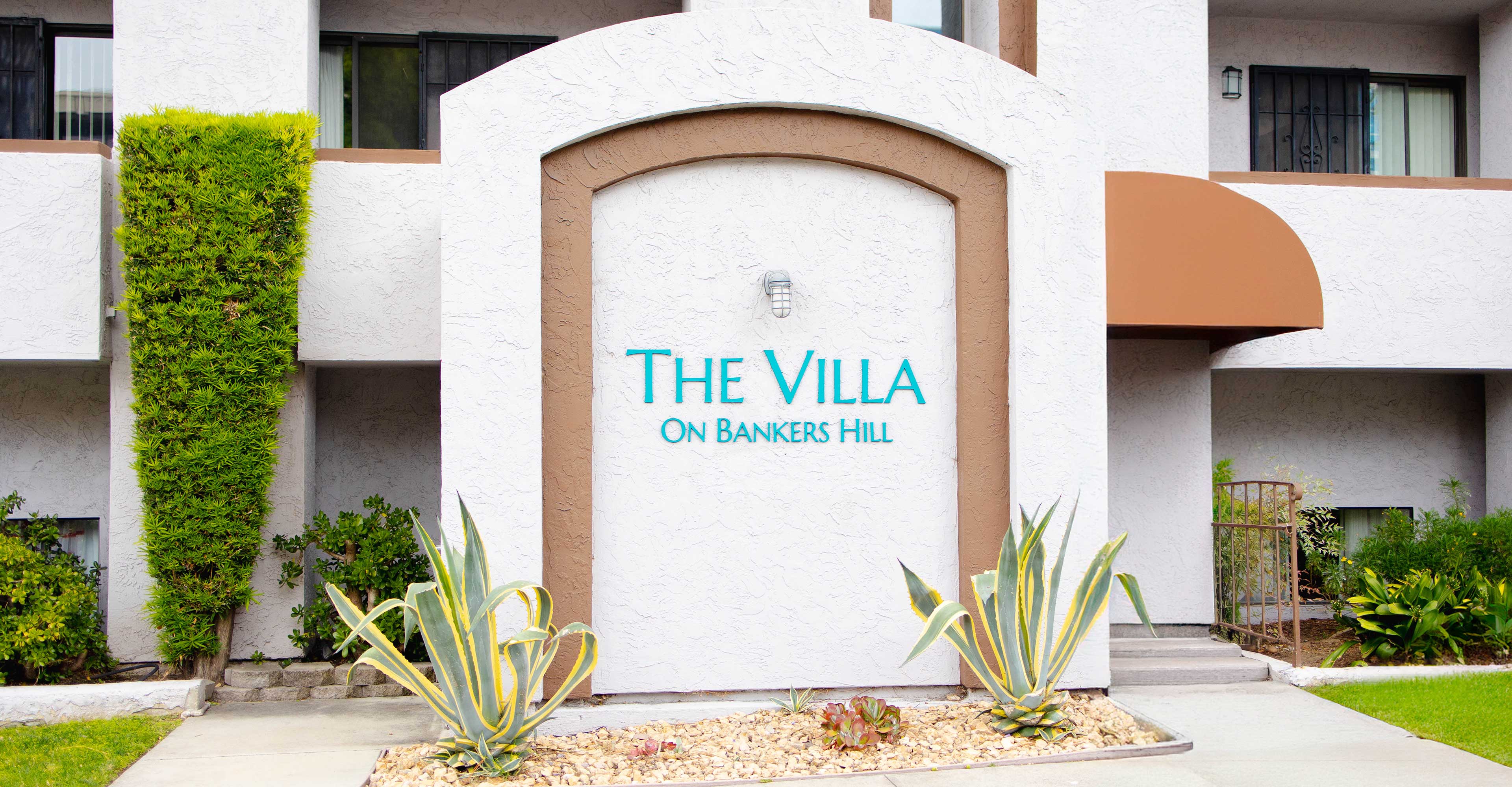 The Villa on Bankers Hill building entrance